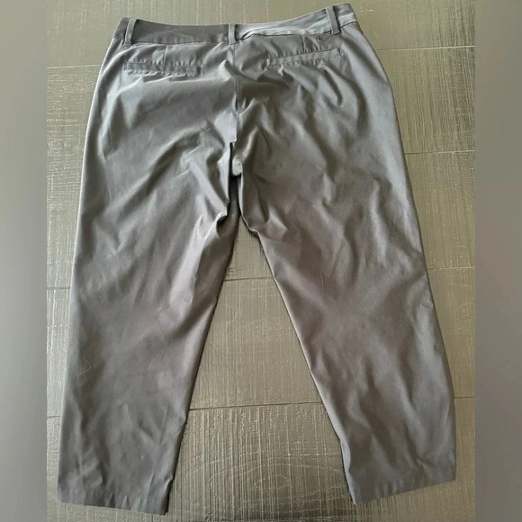 Nike Golf Pants Womens Size 12 Black Cropped Capri Dri-Fit Lightweight Mid Rise - Picture 3 of 6